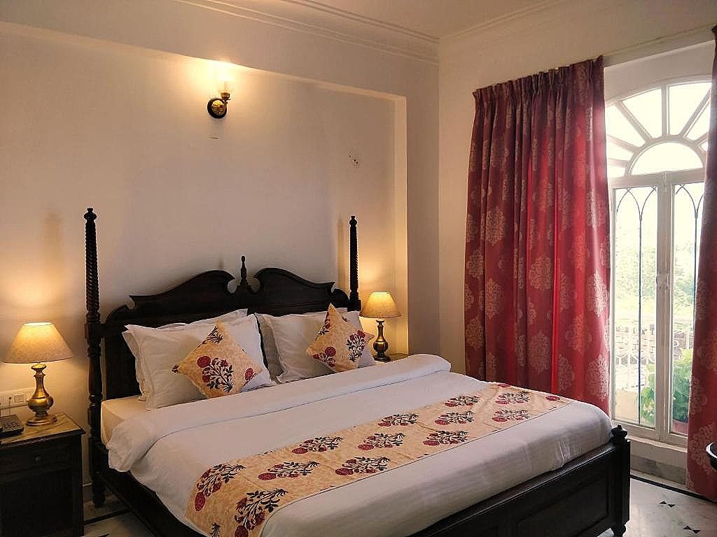 Burj Baneria-A Boutique Homestay Double Room with Lake View 9
