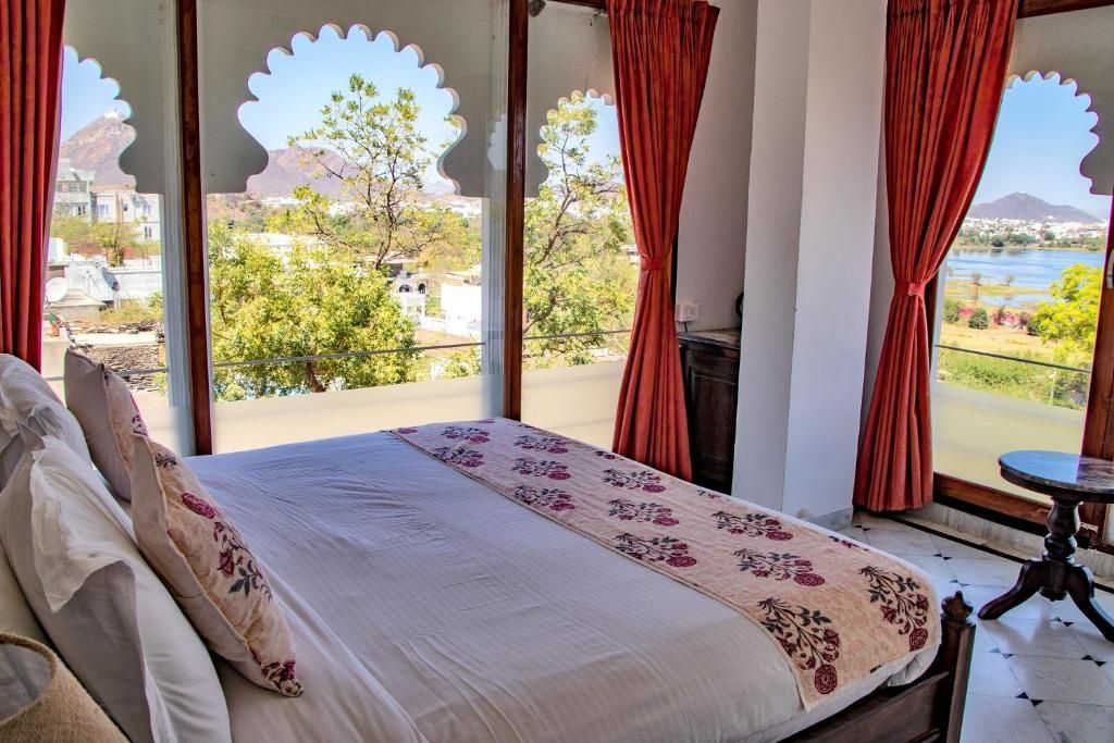 Burj Baneria-A Boutique Homestay Double Room with Lake View 2