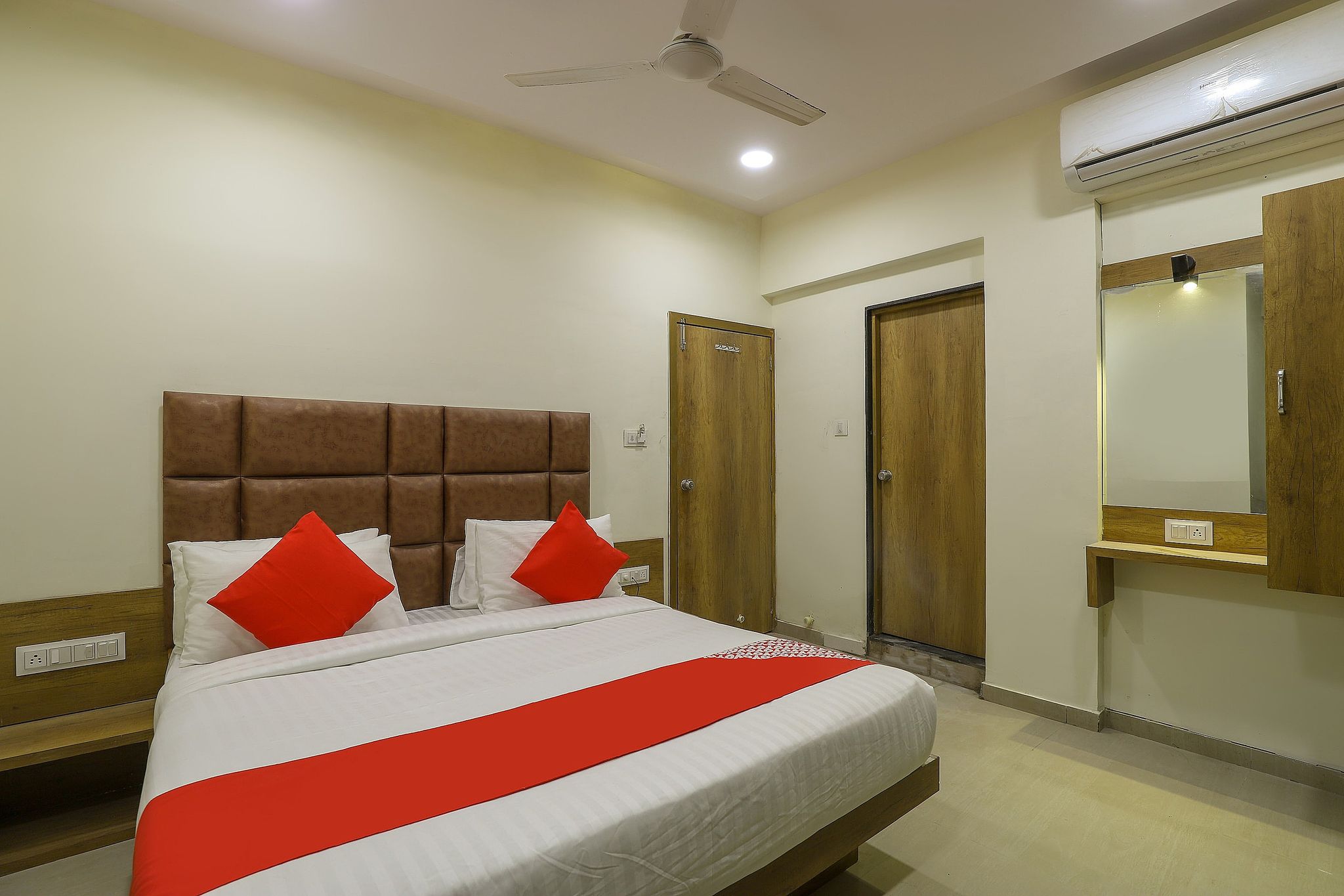 undefined OYO 49797 Hotel Shubham Inn 5