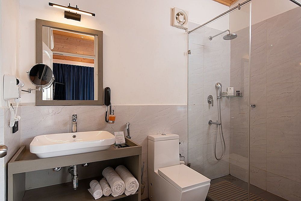 Living Room Beach Resort Deluxe King Chalet 5