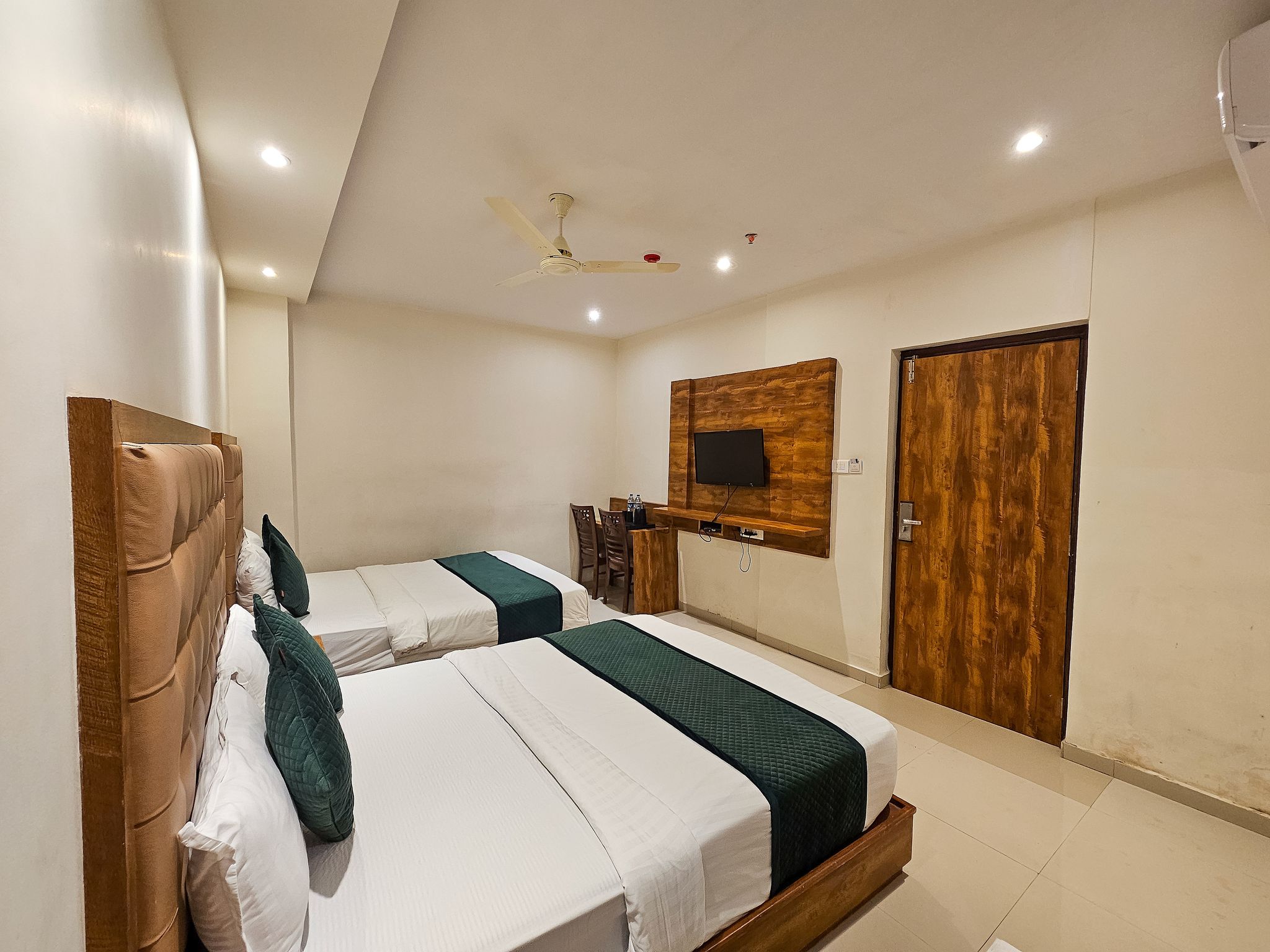 Hotel BKC Garden Near Trade Centre, Visa Consulate