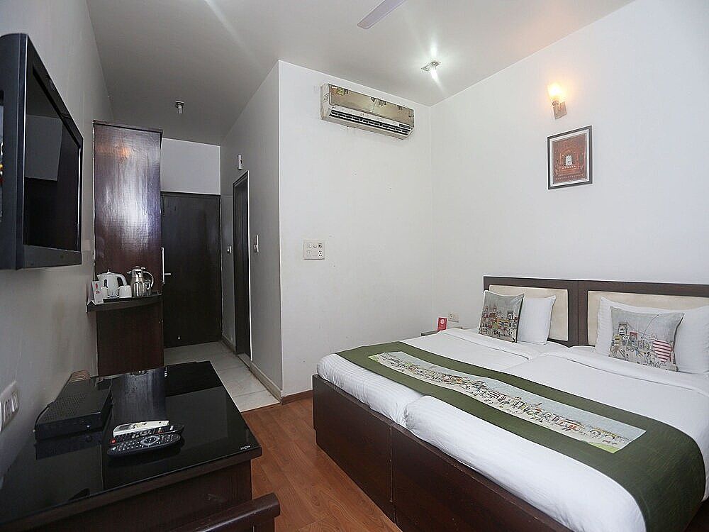 OYO 947 Hotel Palazzo Di Lara Deluxe Double or Twin Room 4