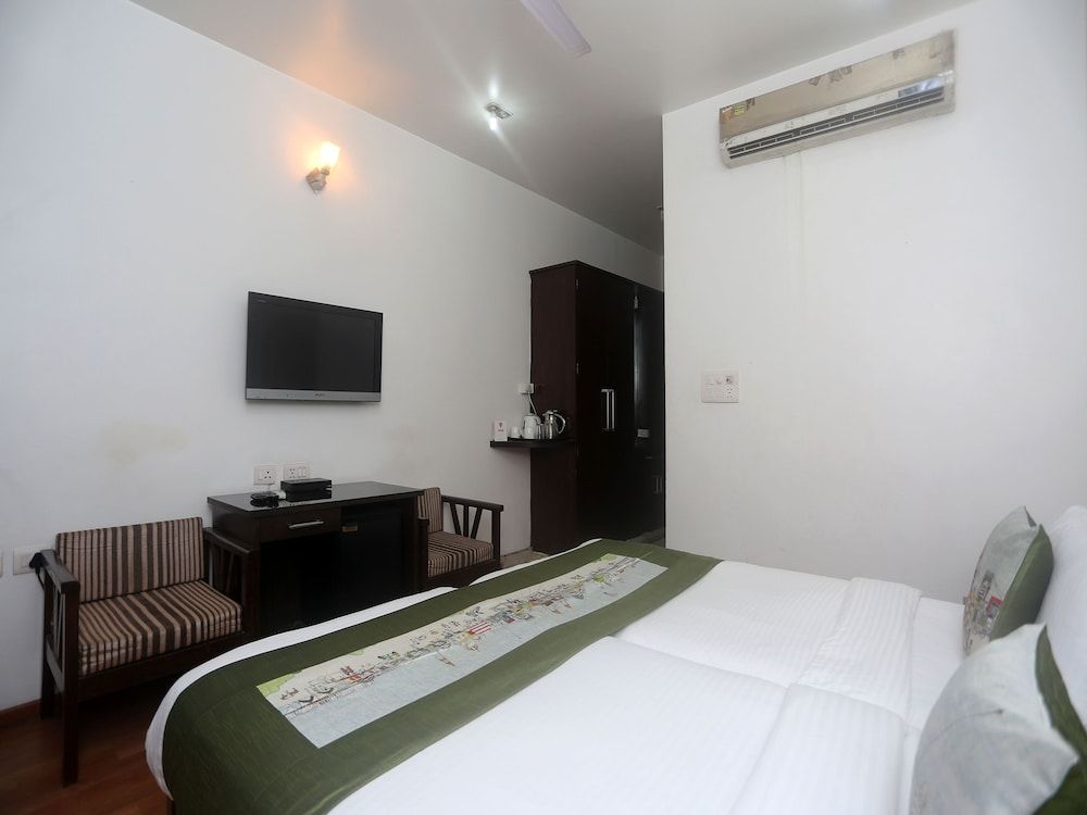 OYO 947 Hotel Palazzo Di Lara Deluxe Double or Twin Room 2