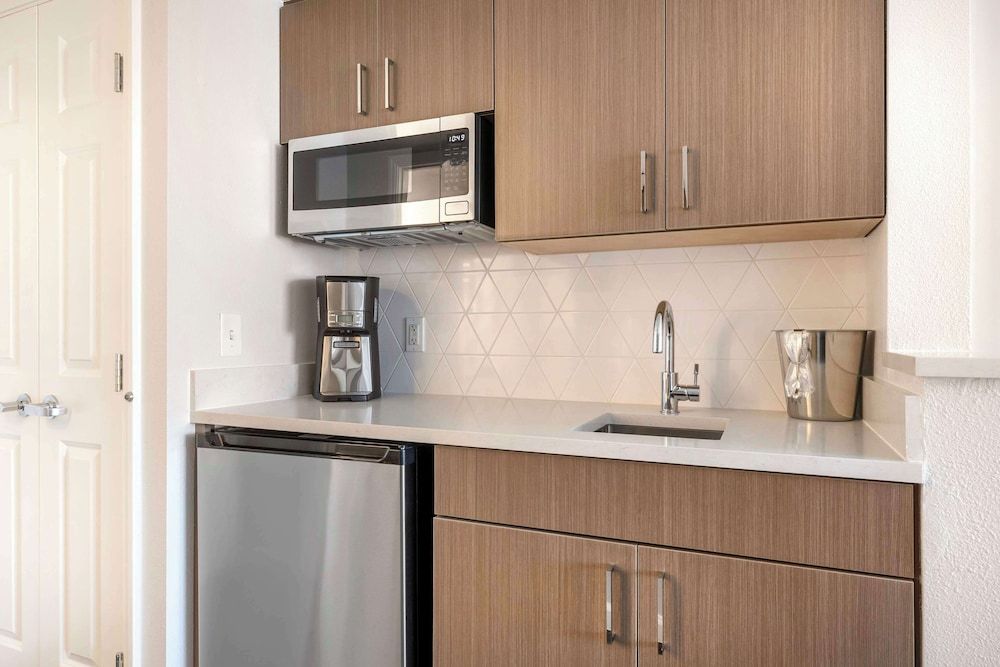 Hilton Grand Vacations Club Paradise Las Vegas Studio, 2 Queen Beds, Kitchenette 4