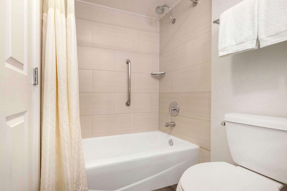 Hilton Grand Vacations Club Paradise Las Vegas Studio, 2 Queen Beds, Kitchenette 6