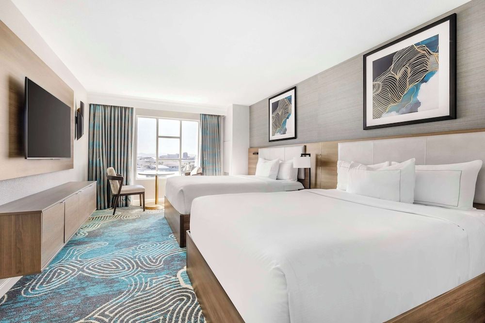 Hilton Grand Vacations Club Paradise Las Vegas Studio, 1 Queen Bed, Kitchenette (Mobility & Hearing, Bathtub) 2
