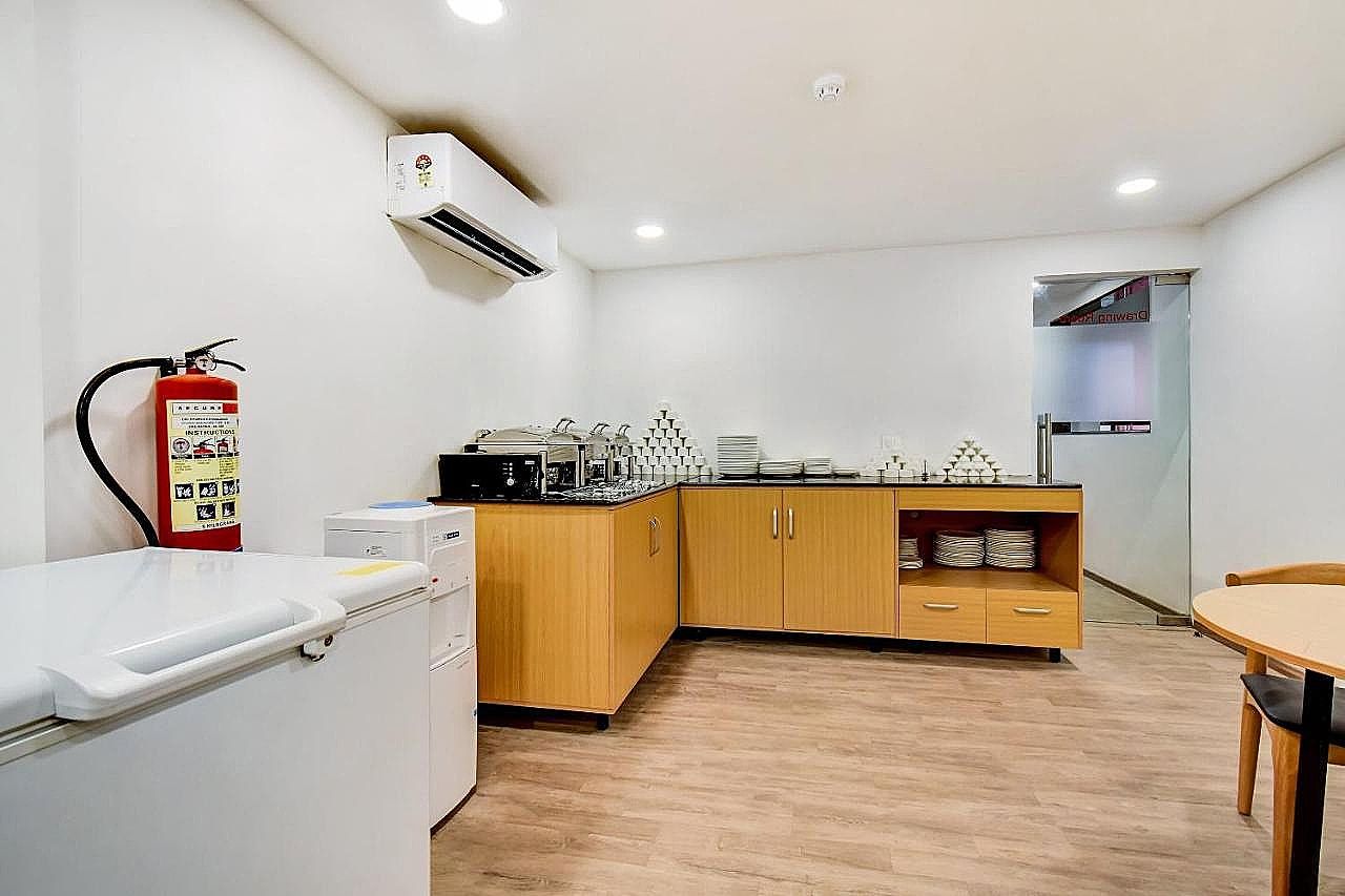 undefined Super Townhouse Century Hotel 9