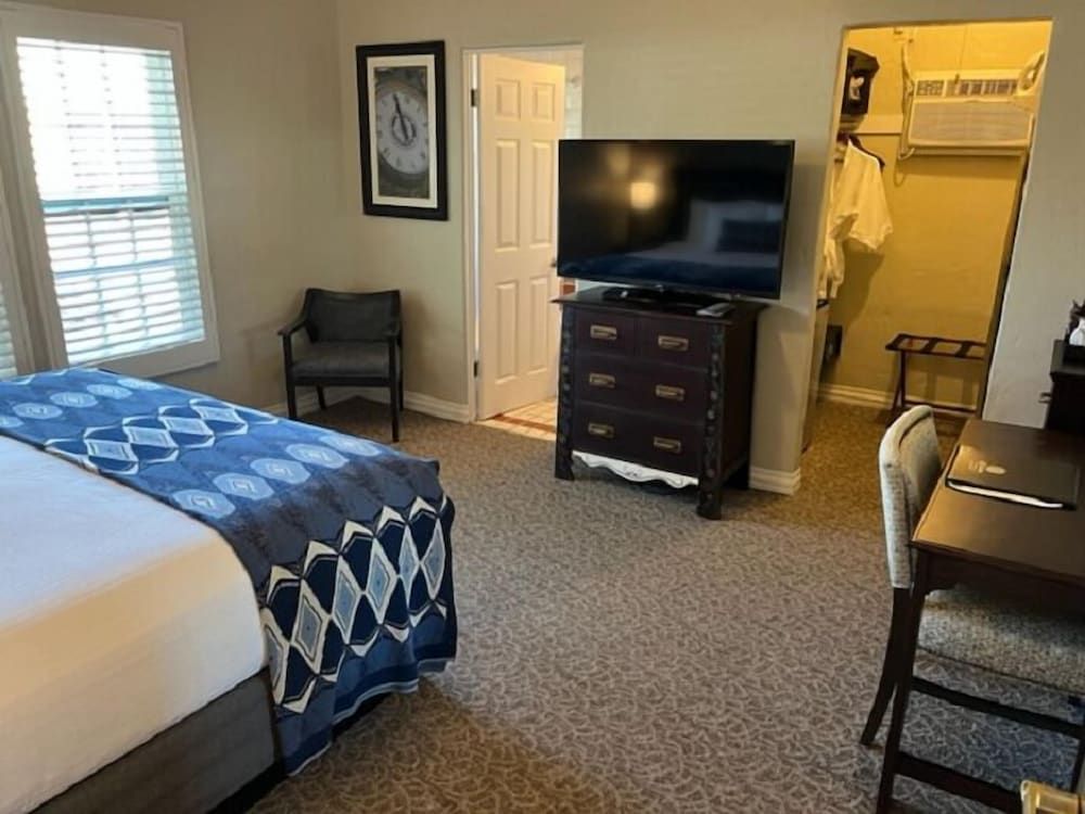 El Cordova Hotel on Coronado Island Deluxe Room, 1 King Bed 3