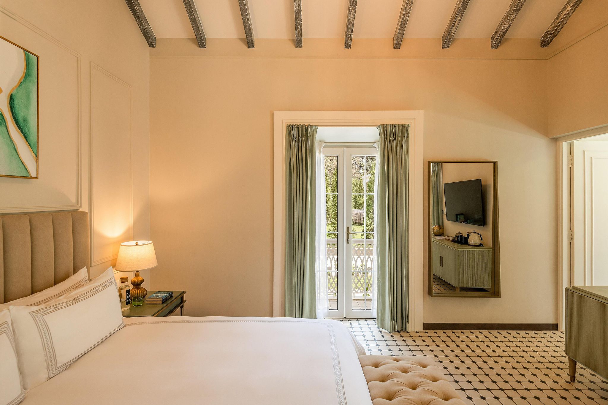 Mansion Haus Deluxe Pool Access Room 2