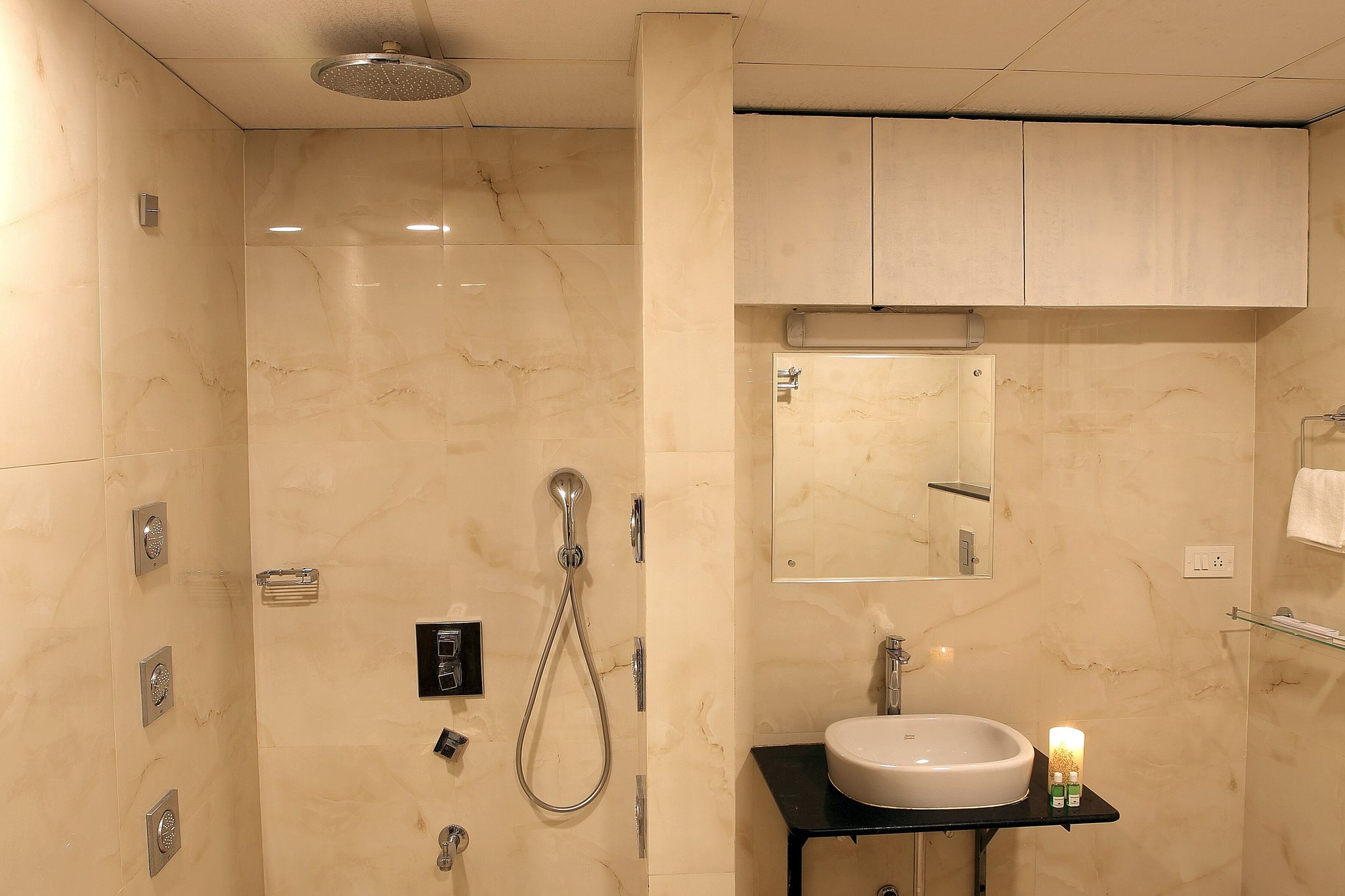 Crimson Lotus Standard Room 5