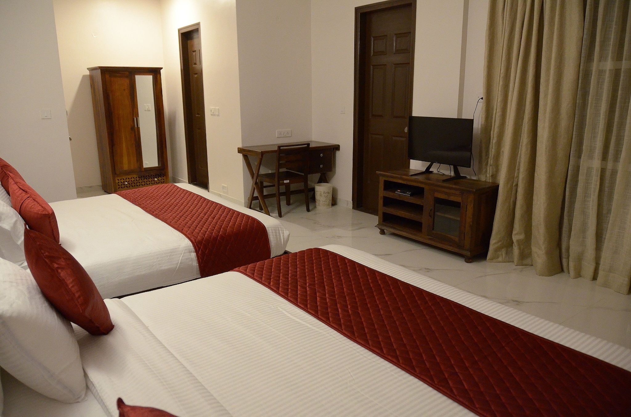 Crimson Lotus Standard Room 3