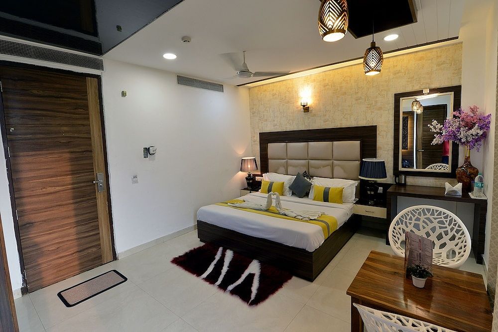 Hotel The Yellow Deluxe Room, 1 King Bed, Accessible, City View 8