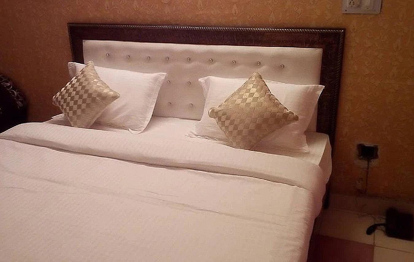 Hotel The Yellow Deluxe Room, 1 King Bed, Accessible, City View 9