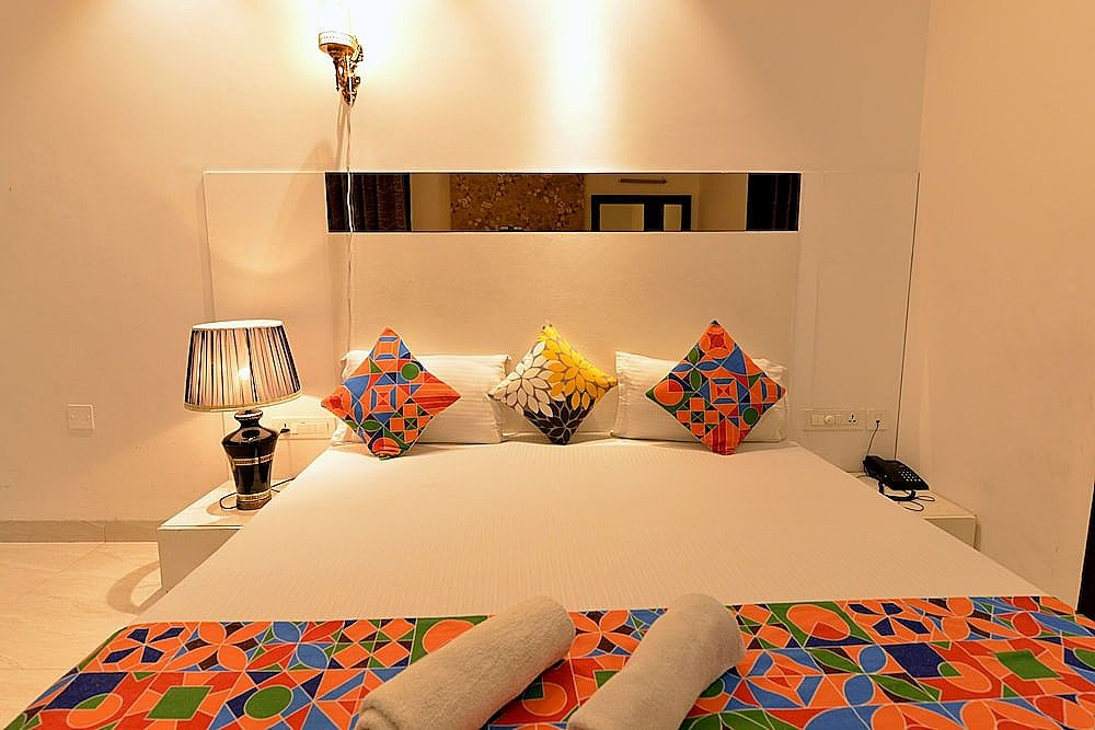 Hotel The Yellow Deluxe Room, 1 King Bed, Accessible, City View