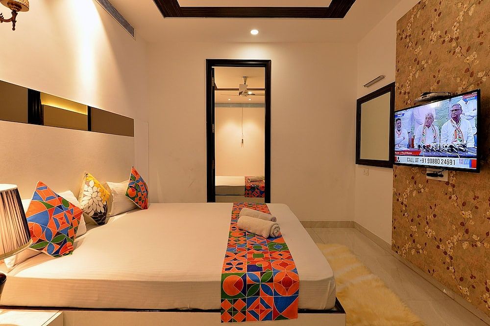 Hotel The Yellow Deluxe Room, 1 King Bed, Accessible, City View 10