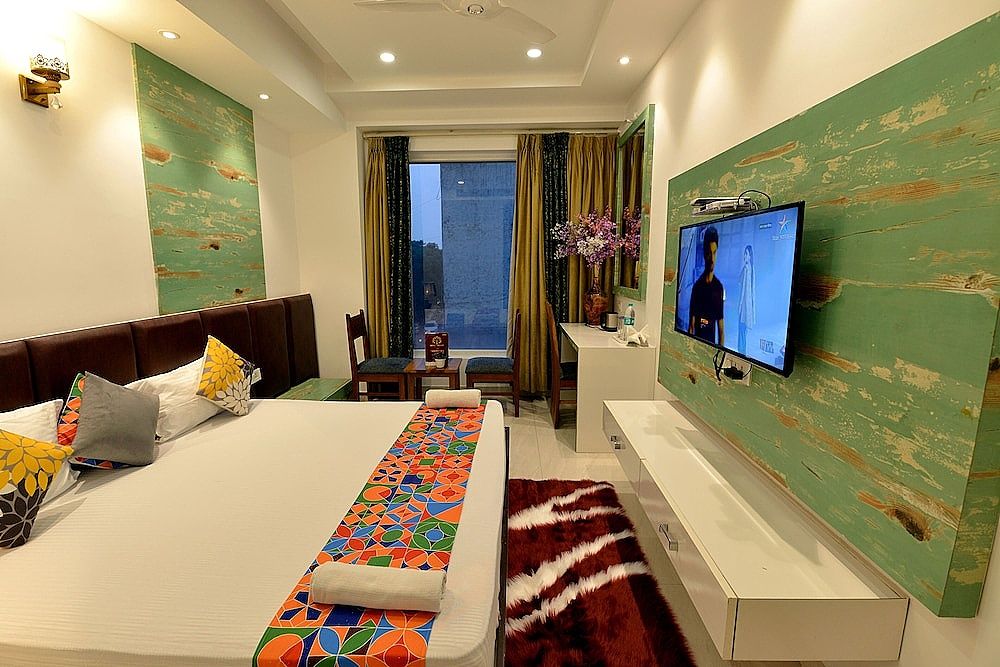 Hotel The Yellow Deluxe Room, 1 King Bed, Accessible, City View 16