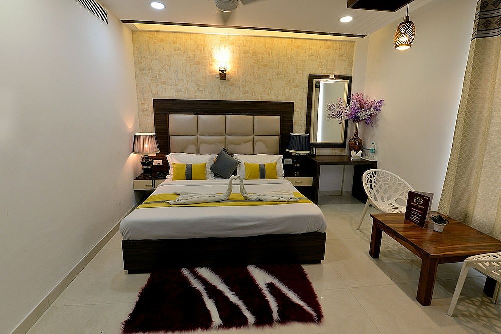 Hotel The Yellow Deluxe Room, 1 King Bed, Accessible, City View 5