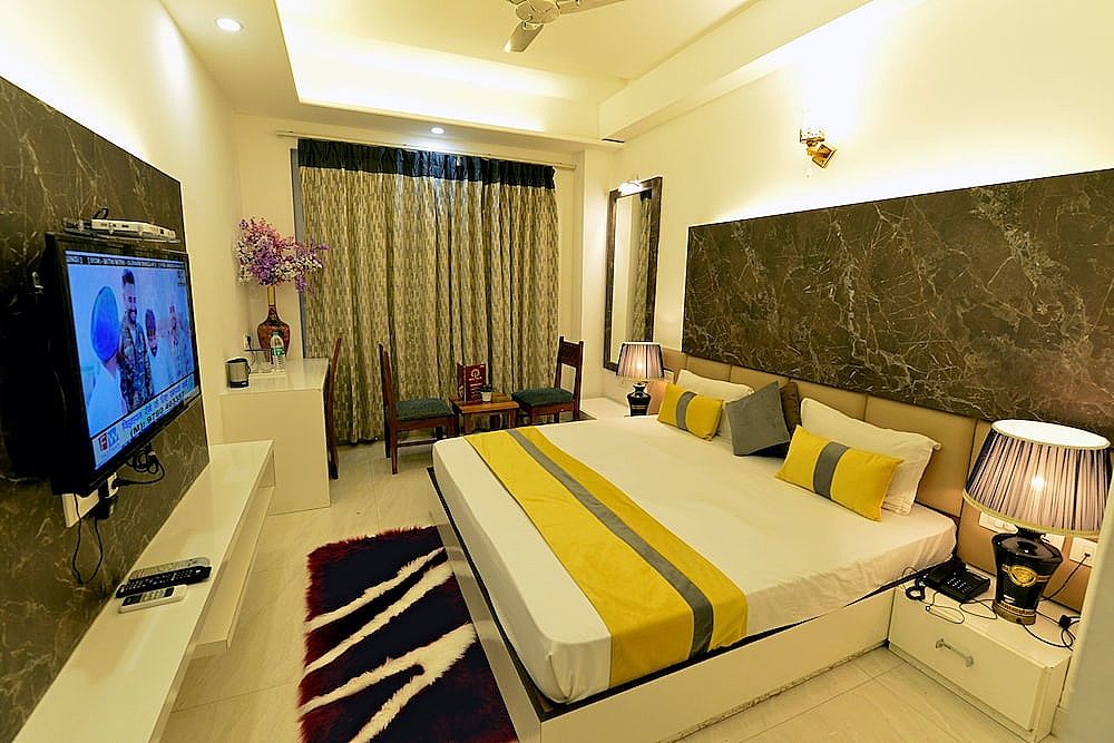 Hotel The Yellow Deluxe Room, 1 King Bed, Accessible, City View 12