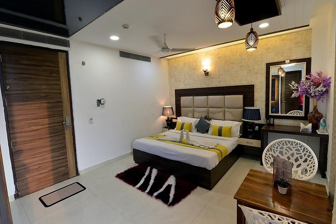 Deluxe Room with Air Conditioning