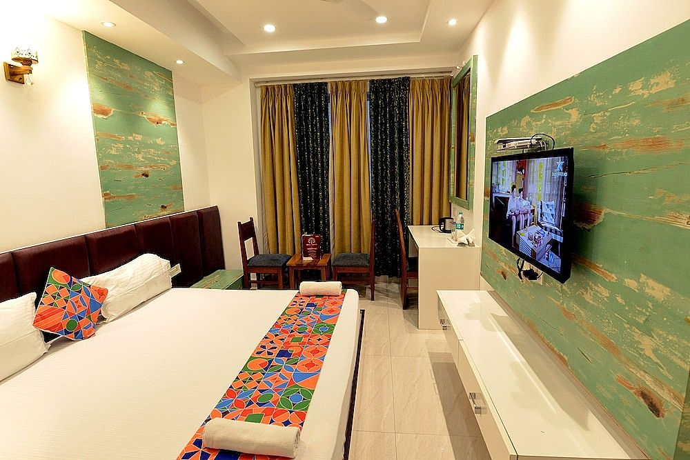 Hotel The Yellow Deluxe Room, 1 King Bed, Accessible, City View 15