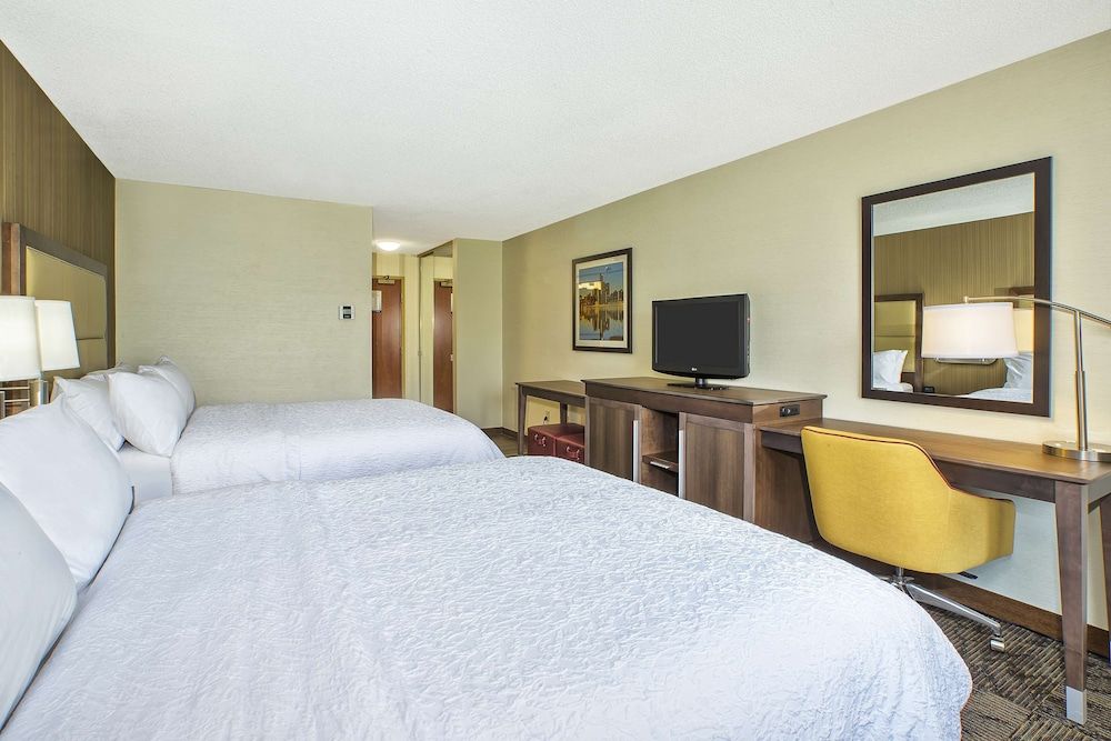 Room, 2 Queen Beds (Larger Room)