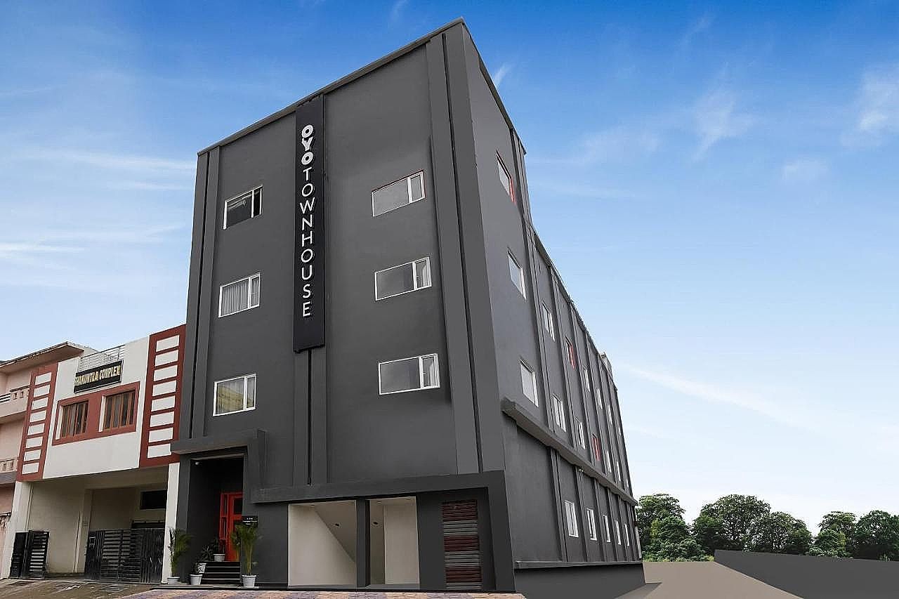 Townhouse The Awadh Airport