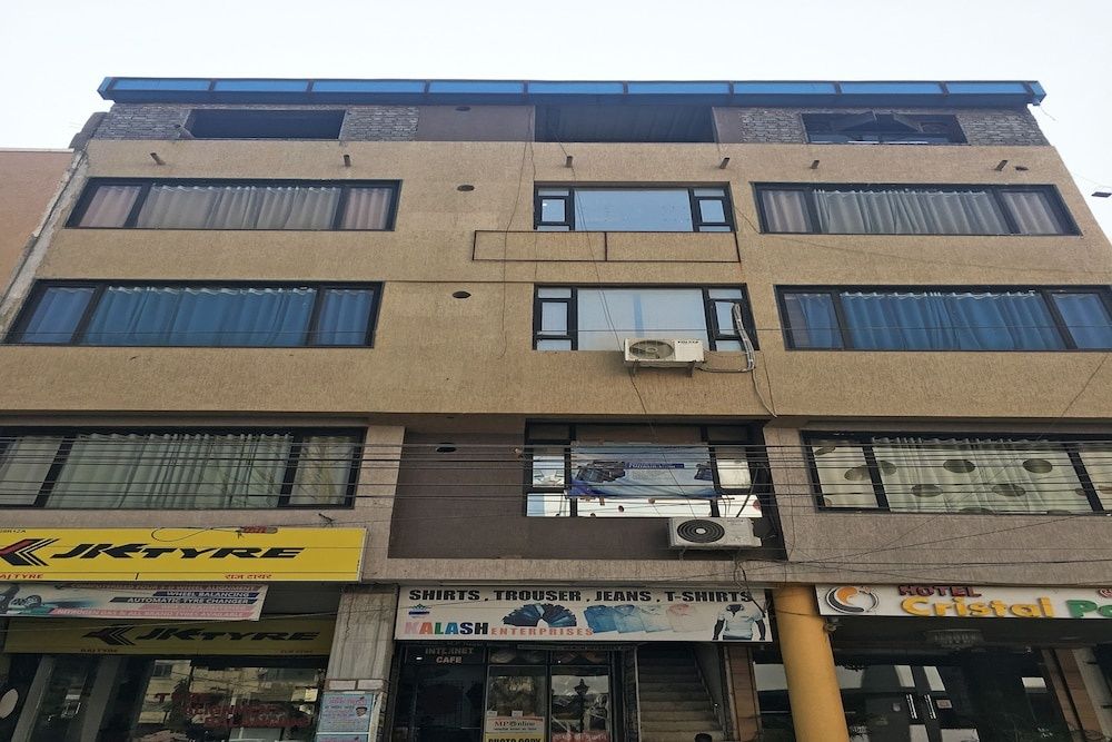 undefined OYO 27929 Hotel Cristal Park 2