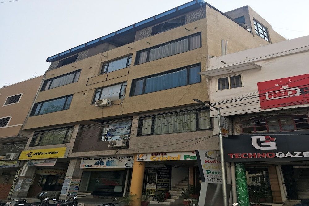 undefined OYO 27929 Hotel Cristal Park 3