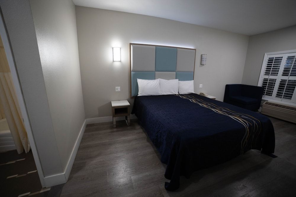 Mid City Inn and Suites Deluxe Room