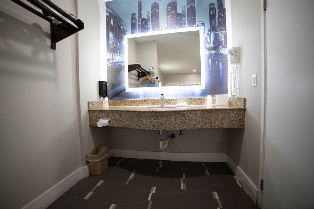 Mid City Inn and Suites Deluxe Room 12