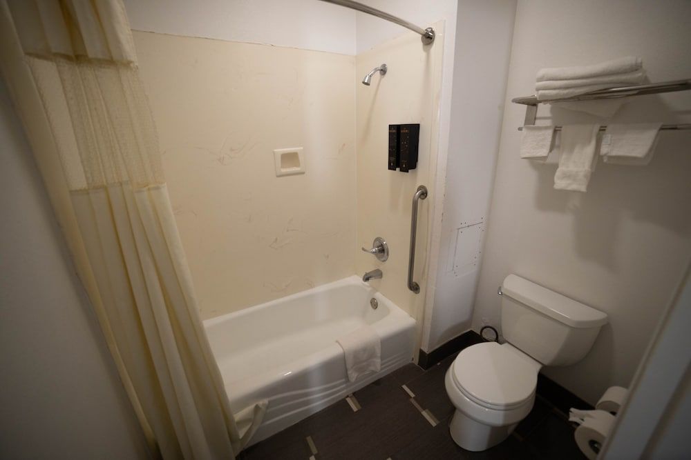 Mid City Inn and Suites Deluxe Room 11