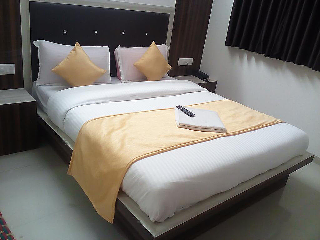 Hotel Sunstay Deluxe Double Bed Room 7