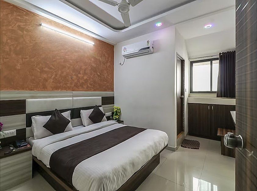 Hotel Sunstay Deluxe Double Bed Room 9