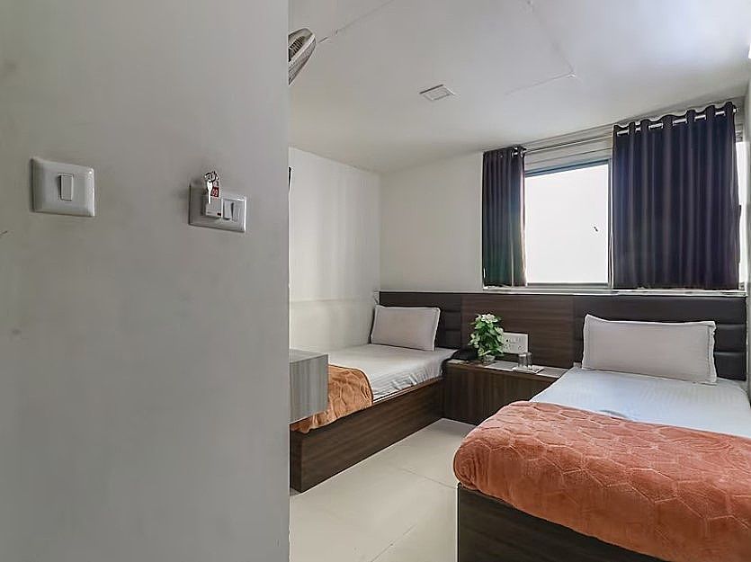 Hotel Sunstay Deluxe Double Bed Room 4