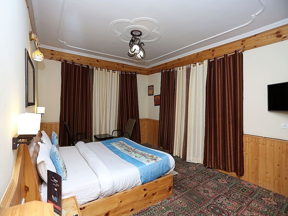 OYO 1837 Hotel Golden Meadows Double or Twin Room