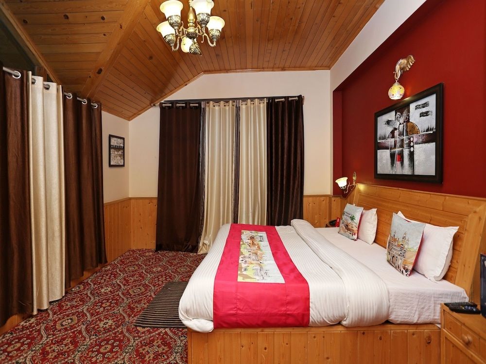 OYO 1837 Hotel Golden Meadows Double or Twin Room 2