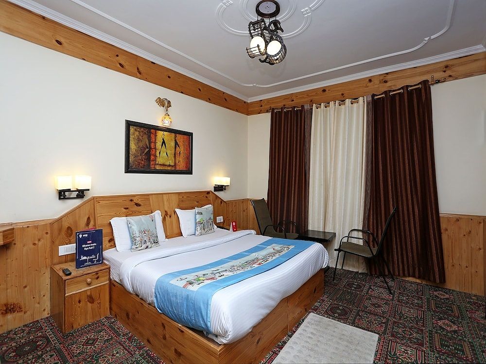 OYO 1837 Hotel Golden Meadows Double or Twin Room 5