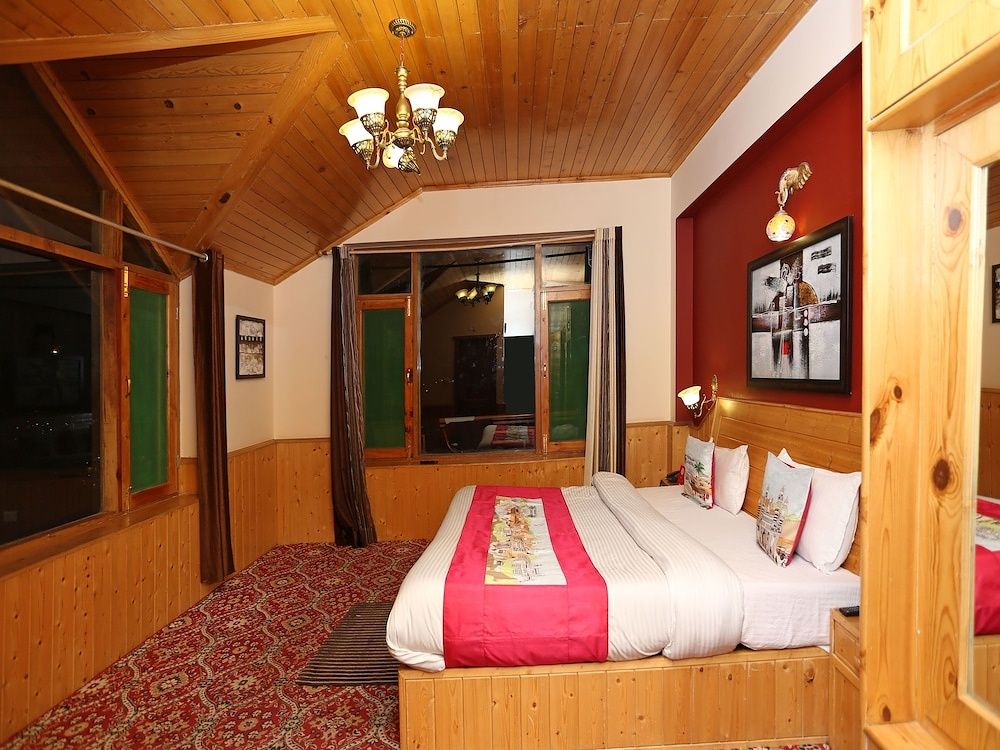 OYO 1837 Hotel Golden Meadows Double or Twin Room 8