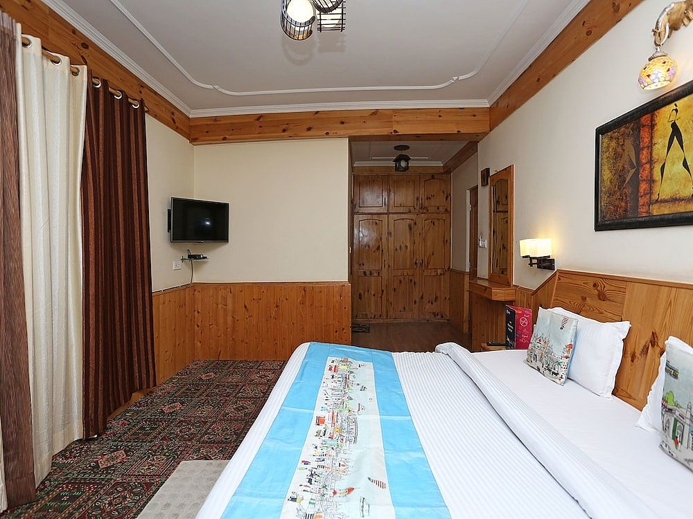 OYO 1837 Hotel Golden Meadows Double or Twin Room 3