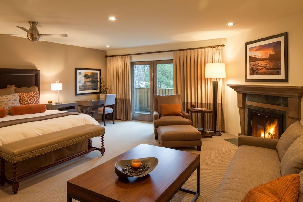 Knob Hill Inn Deluxe Room, 1 King Bed, Fireplace