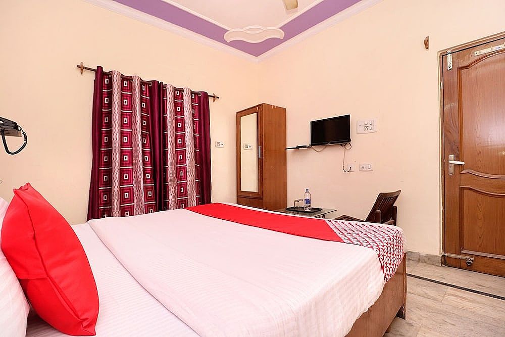 undefined OYO 28168 Hotel Regal 2