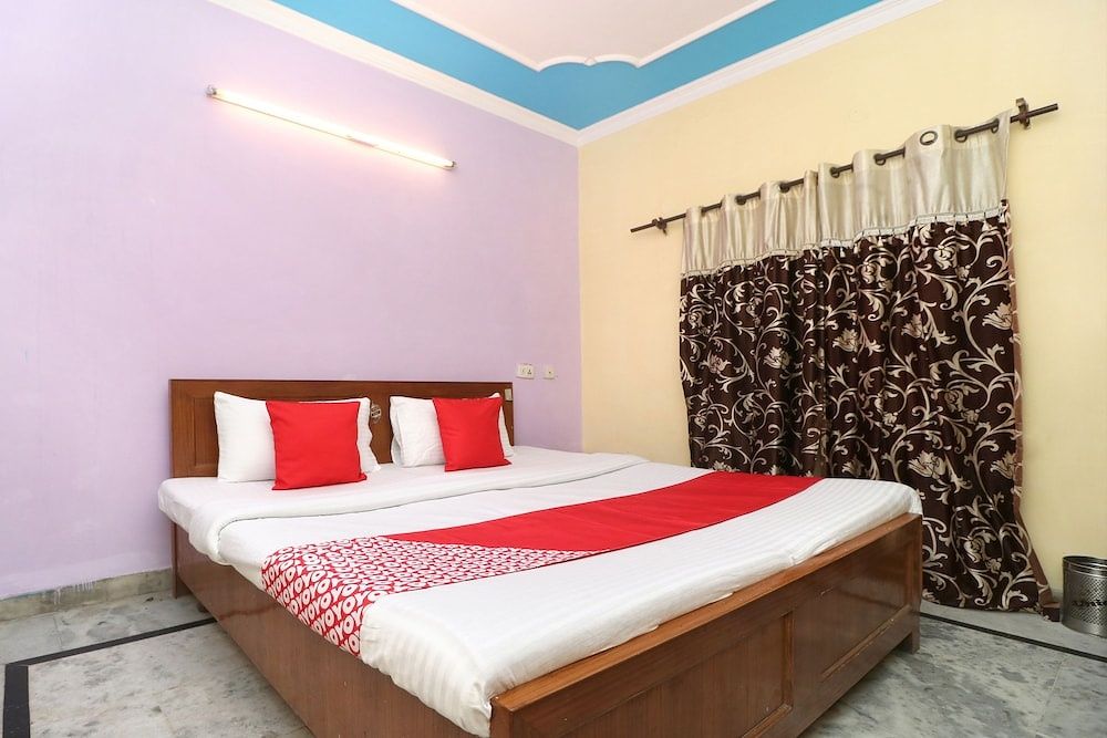 OYO 28168 Hotel Regal 2 Standard Double Room 11