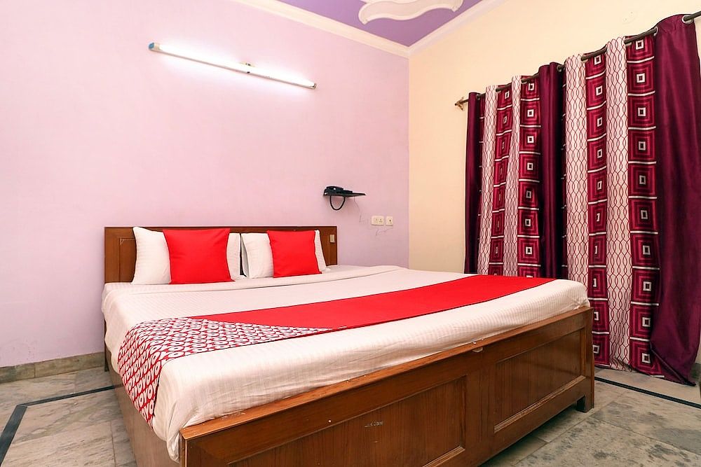 OYO 28168 Hotel Regal 2 Standard Double Room 8