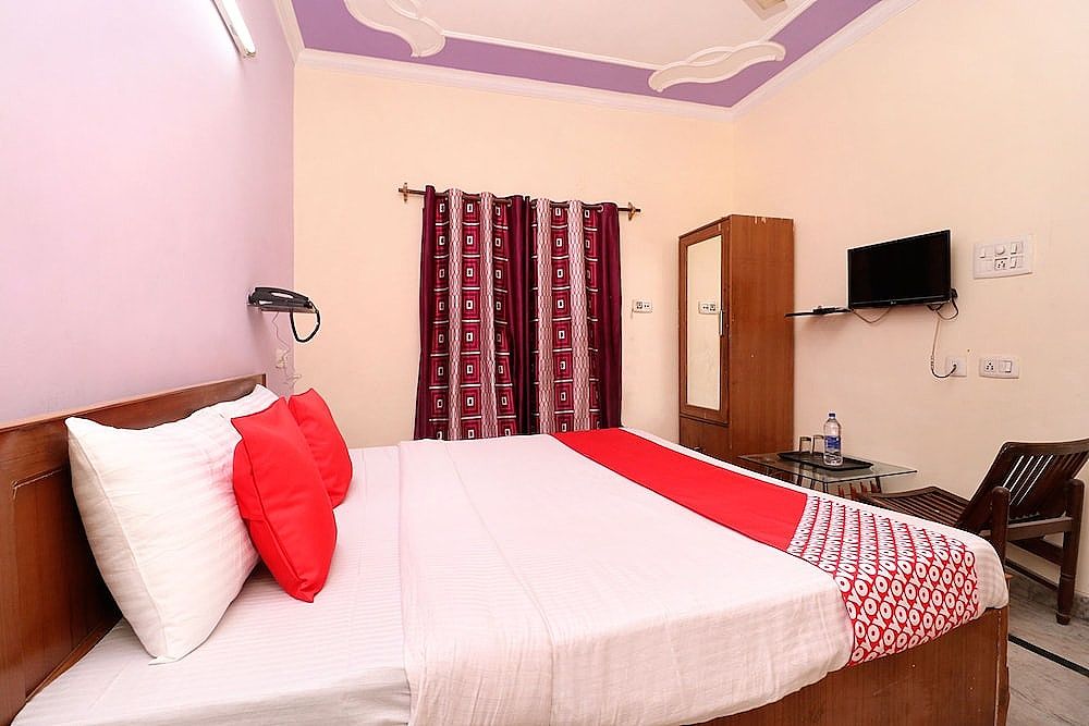 OYO 28168 Hotel Regal 2 Standard Double Room 5