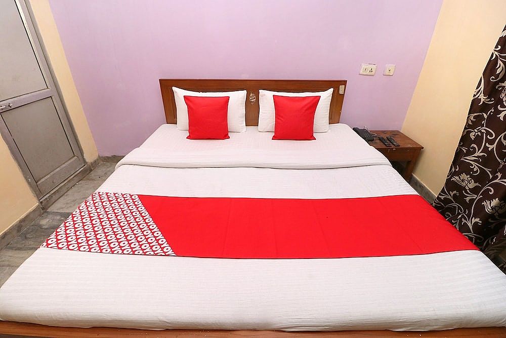 OYO 28168 Hotel Regal 2 Standard Double Room 7