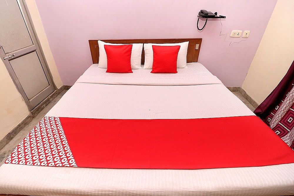 undefined OYO 28168 Hotel Regal 2 10