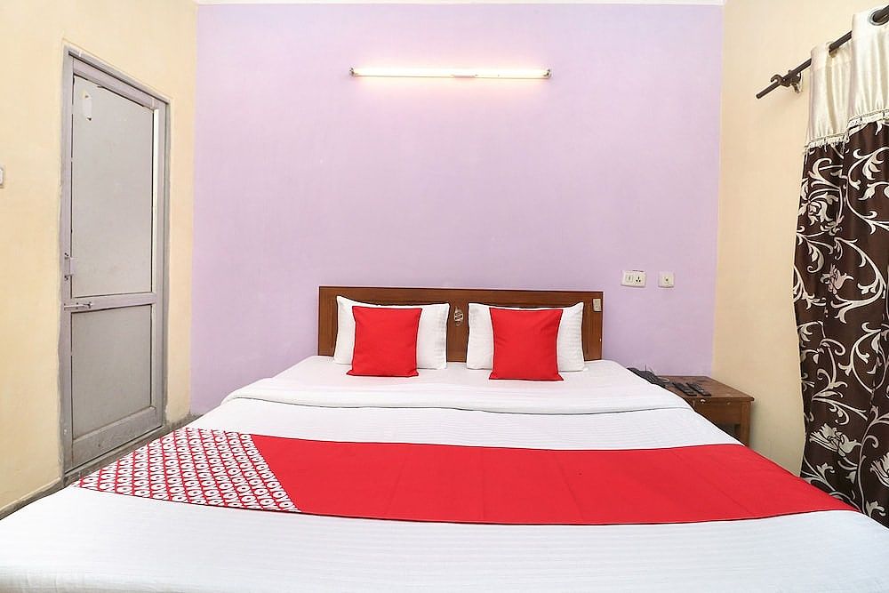 OYO 28168 Hotel Regal 2 Standard Double Room 9