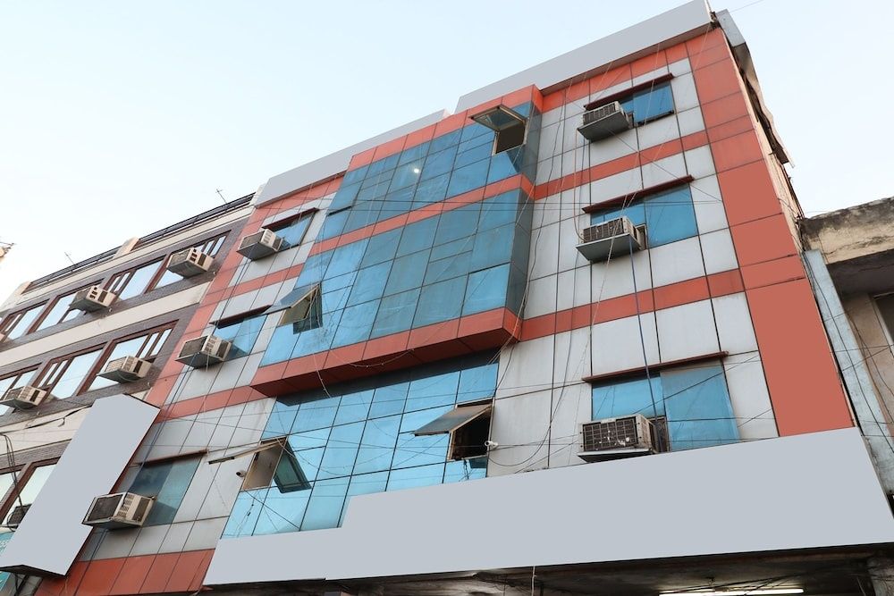 undefined OYO 28168 Hotel Regal 2 4