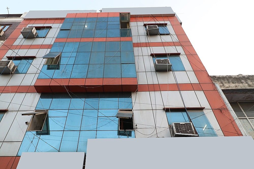 undefined OYO 28168 Hotel Regal 2 3