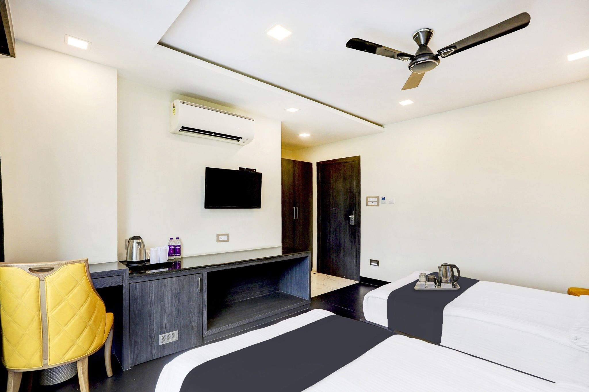 Super Townhouse OAK Kzar Corporate Hotel Near Sealdah Railway Station Classic 2